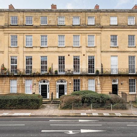 High End Free Parking Wifi Balcony Ensuite Cheltenham Dış mekan fotoğraf