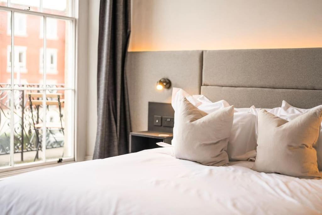 High End Free Parking Wifi Balcony Ensuite Cheltenham Dış mekan fotoğraf