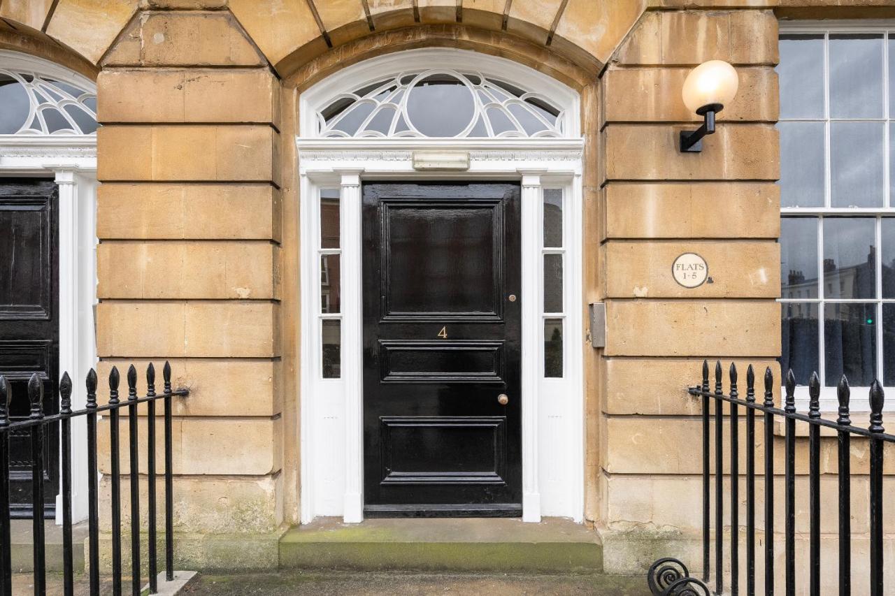 High End Free Parking Wifi Balcony Ensuite Cheltenham Dış mekan fotoğraf