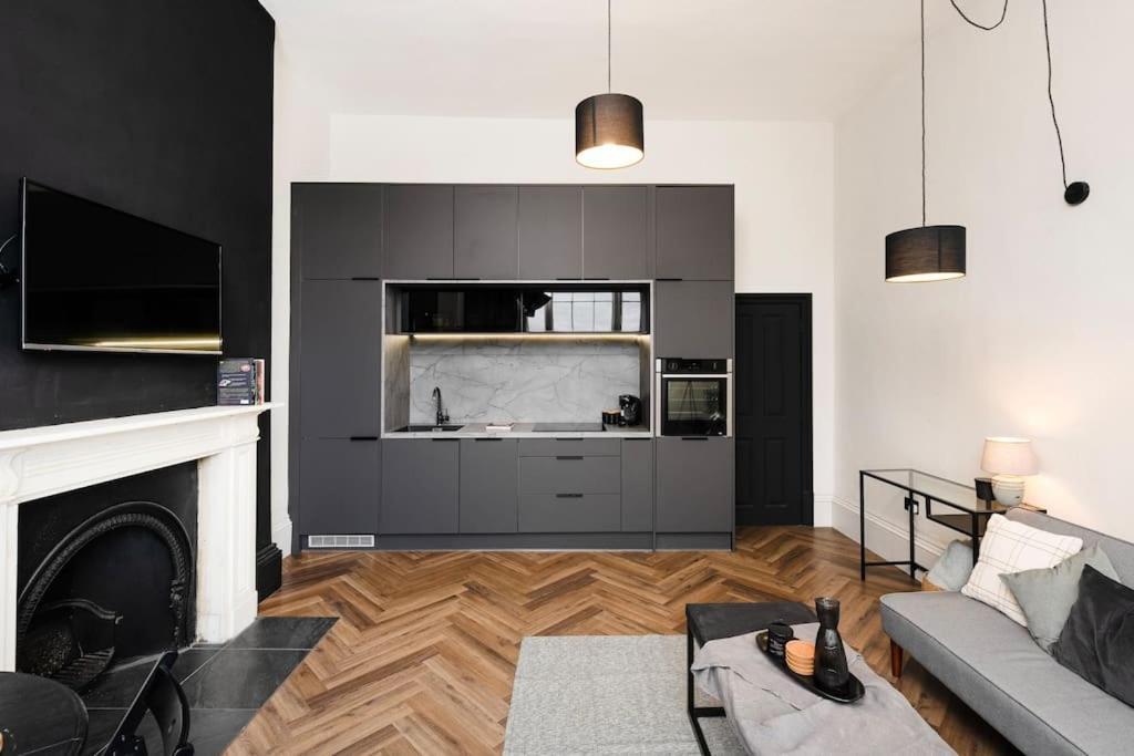 High End Free Parking Wifi Balcony Ensuite Cheltenham Dış mekan fotoğraf