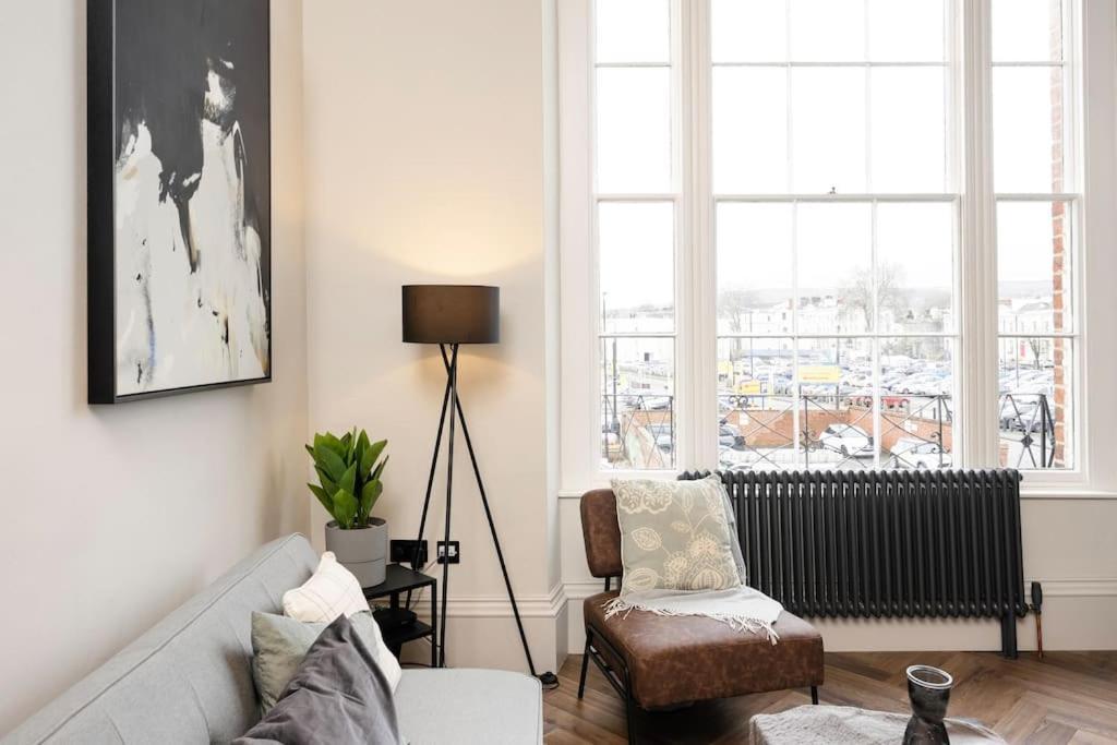 High End Free Parking Wifi Balcony Ensuite Cheltenham Dış mekan fotoğraf