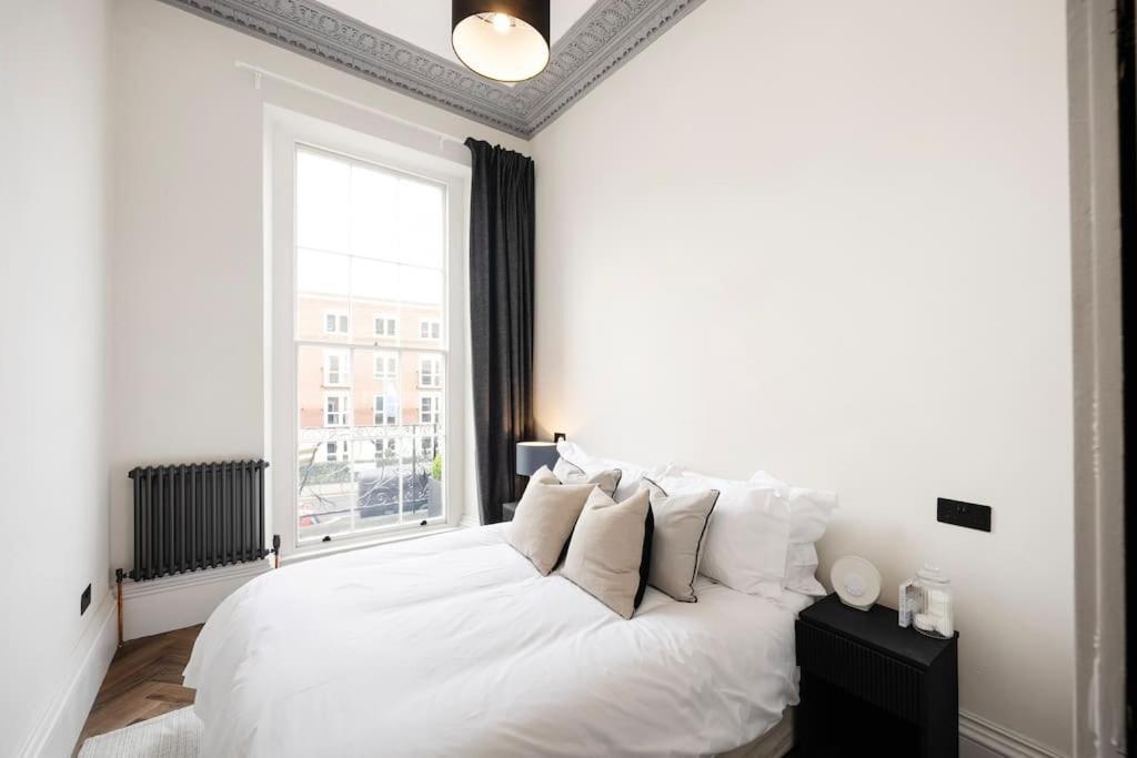 High End Free Parking Wifi Balcony Ensuite Cheltenham Dış mekan fotoğraf